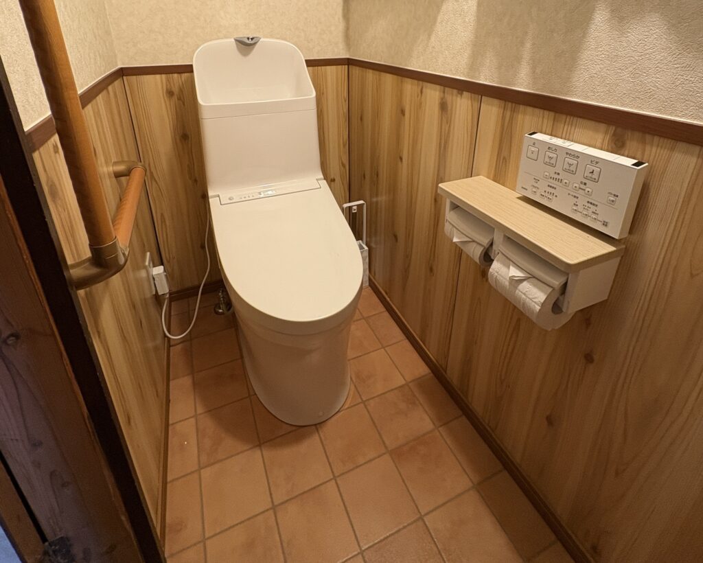 床が抜けそう…からのトイレ全面リフォームで見違える空間に！